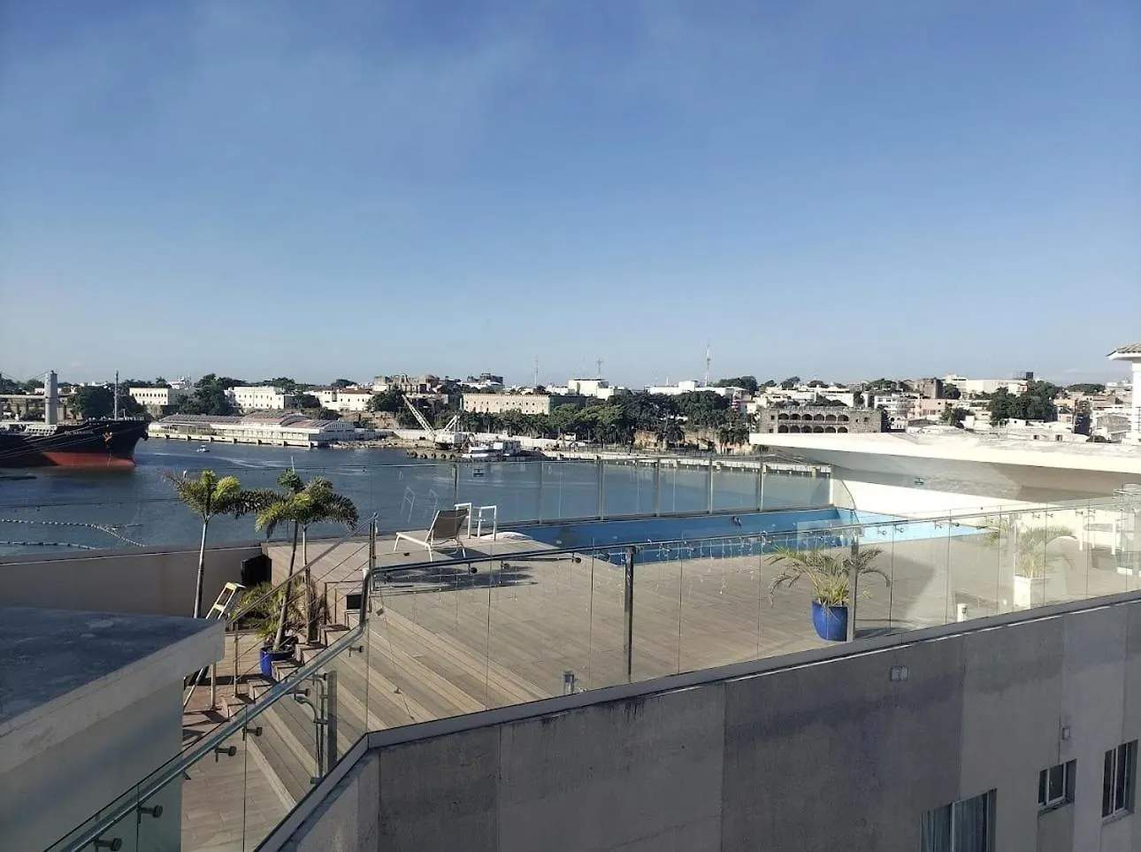 Modern Colonial Wter View Lejlighed Calero